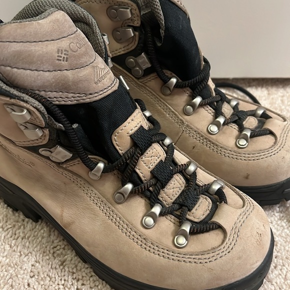 Lightly used Columbia OMNI tech Boots - Picture 5 of 5